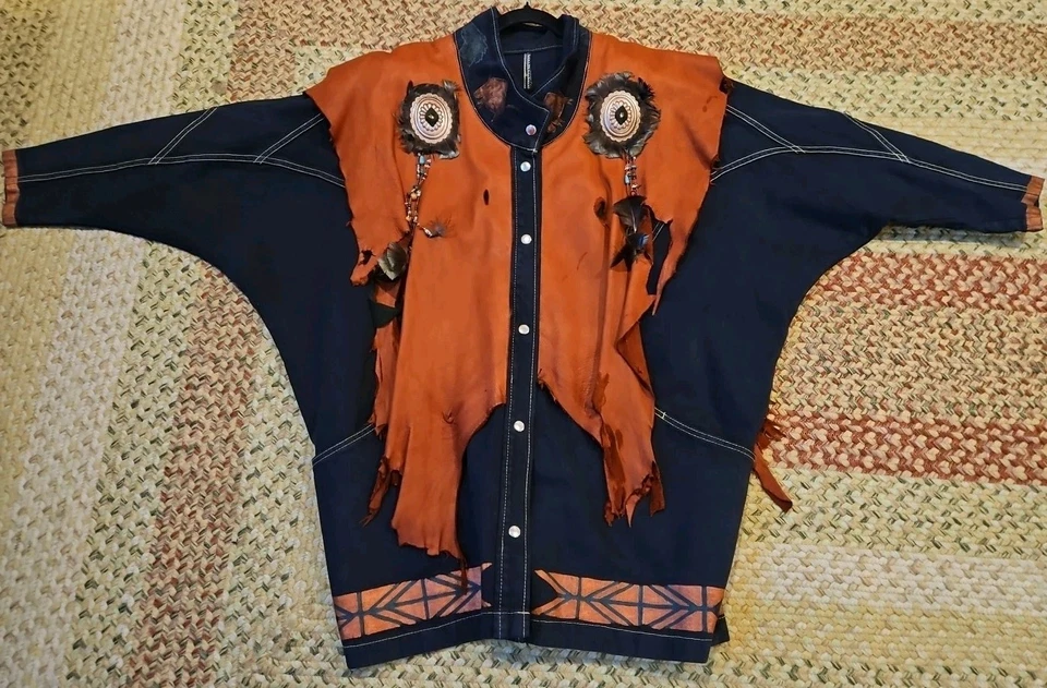 Chaqueta Temática Occidental Hecha a Mano Firmada por Becca Gedda Usable Arte Unisex XXL Foto 1 de 4