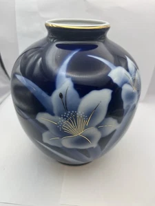 Vintage Rare Japanese Porcelain Blue Flowers Arita Yaki Ware Vase 8.75" Tall - Picture 1 of 6