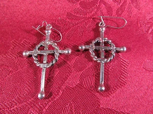 Pierced Wires Silvertone Dangle Cross Earring Pair Made In U.S.A. - Imagen 1 de 1