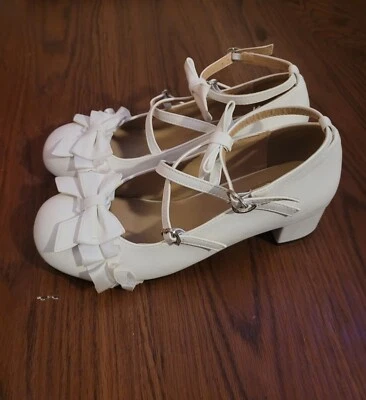 White Laced Heels With Bows Womans Size 9 - Image 1 of 4