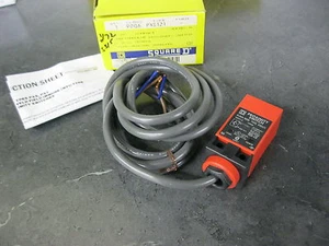 SQUARE D 9006 PXS121 Interruttore di prossimità induttivo rettangolare 24-240 VAC N.O. - Foto 1 di 4