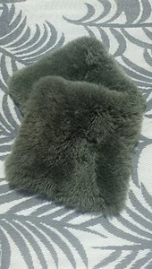 2 Kissenbezüge grün Knochen mongolisches Fell Lammfell Marks & Spencer Paar - Bild 1 von 8