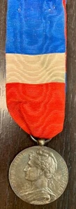 MEDAILLE DÉCORATION ARGENT HONNEUR TRAVAIL SIGNEE A. BORREL (3) - Picture 1 of 2