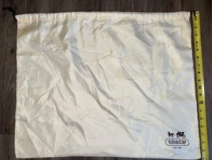 Bolsa antipolvo Coach blanca con cordón-23”x19 - Imagen 1 de 2