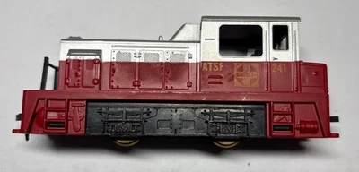 TYCO 241 ATSF SANTA FE SWITCHER LOCOMOTIVE HO Scale  - Image 1 of 4