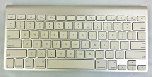 Genuine Apple Wireless Bluetooth Keyboard A1314 Slim Aluminum Silver White iMac - Picture 1 of 2