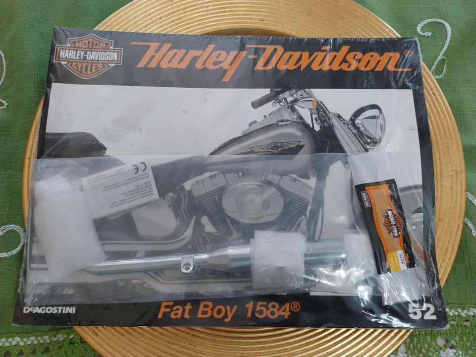 Costruisci moto Harley Davidson Uscita 52 scala 1 :4 De Agostini Fat Boy 1584 - Immagine 1 di 2