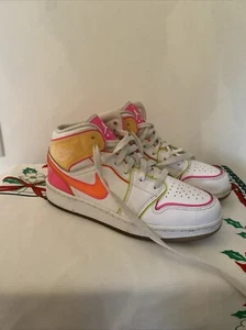 Nike Air Jordan 1 Mid GS Edge Glow White Pink Blast CV4611-100 Youth Size 5Y - Picture 1 of 14