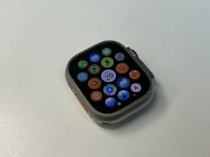 Apple Watch Ultra 2 49 mm titane - Photo 1 sur 10