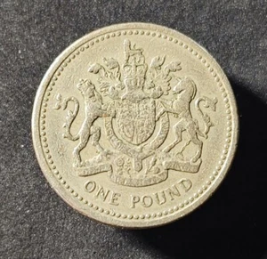 1983 QUEEN ELIZABETH II 1 POUND COIN "DECUS ET TUTAMEN" - Picture 1 of 7