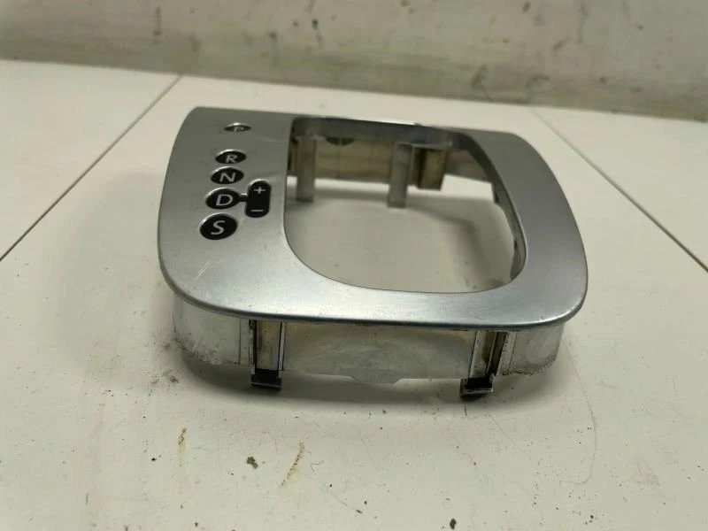 VOLKSWAGEN RABBIT 2008 TRANSMISIÓN PALANCA DE CAMBIOS BISEL CROMADO DE FÁBRICA Foto 1 de 4