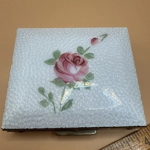 VINTAGE ENAMELED COMPACT WITH HAND PAINTED PINK ROSES 3" X 2.5" Gullioche? - Picture 1 of 11