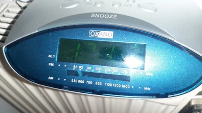 Kofferradio, mit Wurf-Antenne + Netzleitung; ohne jeglichen Fehler: einwandfrei - Bild 1 von 4