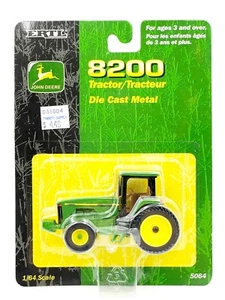 1/64 John Deere 8200 Tractor 2WD - Picture 1 of 1