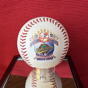 New York Yankees - Pelota de béisbol conmemorativa de campeones de la Serie Mundial 1996 - Imagen 1 de 7