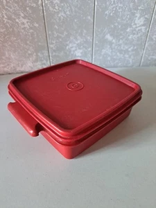 Tupperware 1362 Cranberry Red Container and Lid 1363 Sandwich Storage Vintage - Picture 1 of 10