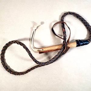 Vintage Leder Bullenpeitsche 68 cm lang Western Handarbeit Holzgriff Neuheit - Bild 1 von 5