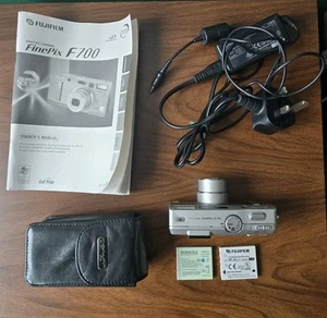 Fujifilm FinePix F Series F700 6.2MP Camera with case, charger and 3 batteries. - Picture 1 of 18