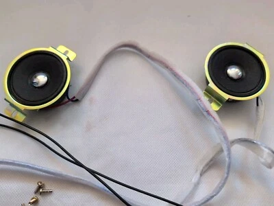 Yamaha PSR 1500  Keyboard - Small Speakers Pair - Image 1 of 4