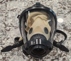 Honeywell Survivair SCBA Gas Mask Respirator 20/20 Size M with Kevlar Headnet - Picture 1 of 8