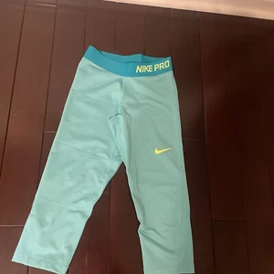 nike pro girls capri medium Green Excellent - Picture 1 of 6