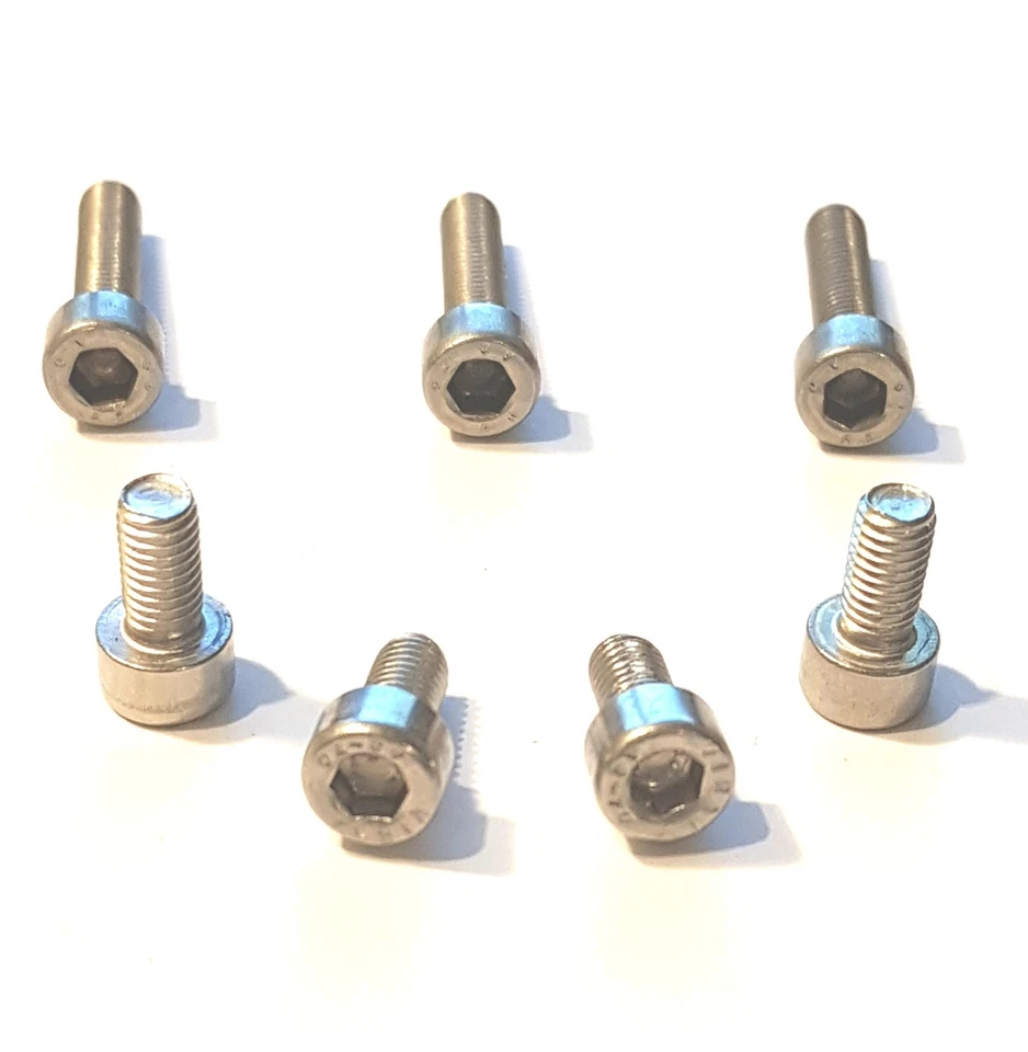 Ducati 748 - paquete de tornillos tapa de relleno del tanque de combustible Foto 1 de 1