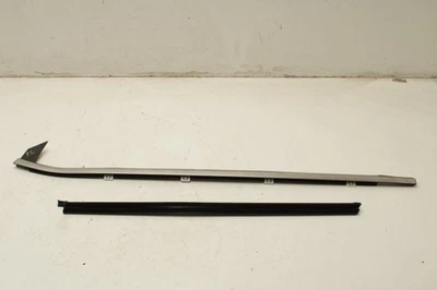 Cinturón exterior puerta delantera izquierda Kia Sportage Hybrid EX 2023-25 con resistente interior Foto 1 de 4