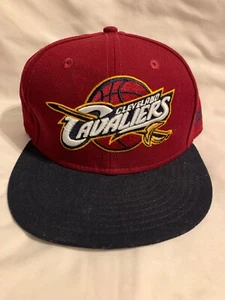 NBA New Era Cleveland Cavaliers Vino Y Azul Marino Snapback Gorra Gorra - Imagen 1 de 11