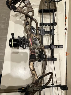 Hoyt Carbon Defiant 30” A2A. 29” Draw, 70 Lb Limbs.  ￼ - Image 1 of 4