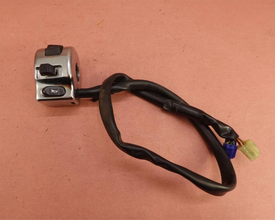 2004-2007 Yamaha Road Star XV1700 Left Handlebar Switch Turn Signal - Image 1 of 4