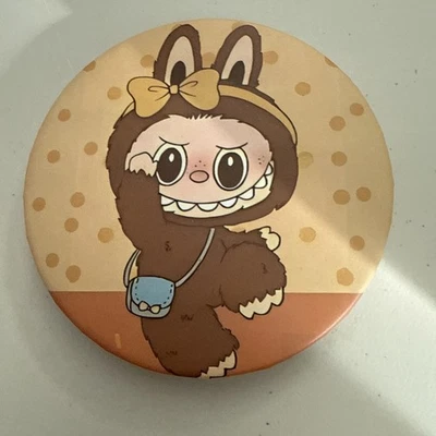 Espejo cosmético beige doble cara con carácter Labubu marrón Foto 1 de 4