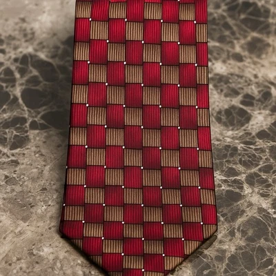 Kenneth Cole Reaction Men’s Silk Tie Red Brown Geometric 4” Wide - Image 1 of 4