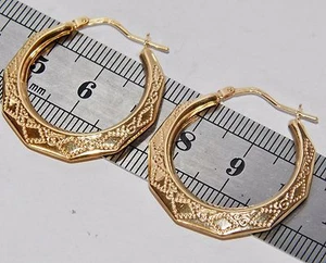 9CT YELLOW GOLD DETAILED LARGE CREOLE HOOP EARRINGS - UK HALLMARKED