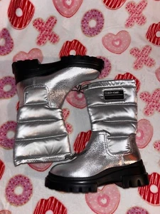 CALVIN KLEIN LAETON METALLIC CRINKLE BOOTS Puffy bomber silver - Picture 1 of 1