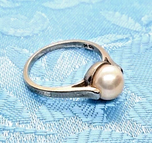 10K White Gold & Pearl Solitaire Ring, By Her Majesty, Size 5-3/4, 2.5 grams - Picture 1 of 18