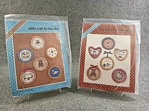 Set of 2 Vtg Country Vine Folk Art Frame Up Robin Designs Counted Cross Stitch - Picture 1 of 6