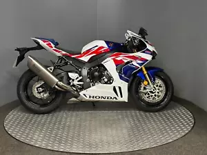 Honda CBR 1000 RR Fireblade SP 2024 30th Anniversary with only 1223 miles - Picture 1 of 16