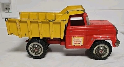 Camión de volteo Hubley 902 de acero prensado raro de colección elevador de metal rojo y amarillo 11,5" Foto 1 de 4