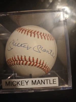 Бейсбольный мяч с автографом Бобби Брауна из PSA/DNA Mickey Mantle.   - Изображение 1 из 4