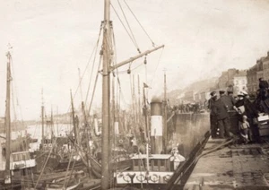 France Boulogne-sur-Mer Harbour Boats Busy scene Old amateur Photo 1920 - Imagen 1 de 4