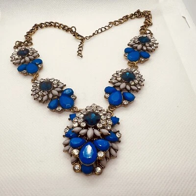 Collar llamativo azul brillante, blanco, piedras transparentes con cabujón 18" Foto 1 de 4