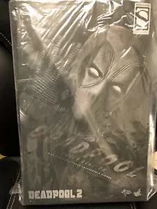 Figura Hot Toys Deadpool 2 Polvorienta 1/6 Nueva Gema Sellada Obra Maestra Exclusiva - Imagen 1 de 2
