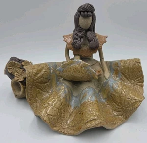 Vintage Volkskunst gesichtslose Frau Blumen Kleid Terrakotta Keramik Skulptur EUC  - Bild 1 von 9