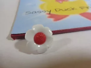 15mm Flower Button White with Red Center Plastic Shank One Piece - Picture 1 of 3