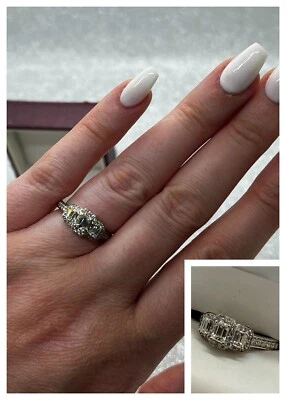 Anillo de diamantes de oro blanco 14K corte esmeralda de 1,03 quilates | talla 6 Foto 1 de 4