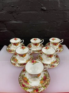 Juego de 6 tazas platillos y platos laterales Royal Albert Old Country Roses té tríos - Imagen 1 de 7