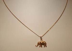 Vintage Gold Tone Etched Elephant Trunk Up Lucky Animal Necklace Chain Pendant - Bild 1 von 3