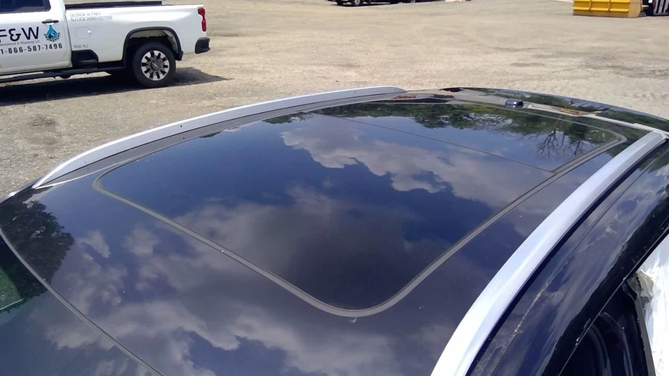 (LOCAL PICKUP ONLY) Roof Glass Front Fits 15-18 PORSCHE MACAN 1506900 - Imagem 1 de 4