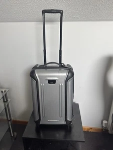 Tumi Hard Shell 2 Wheeled Carry On Baggage - Picture 1 of 14