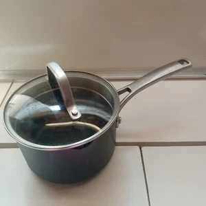 Calphalon Classic 87015 1,5 QT Edelstahl Soßenpfanne mit Glasdeckel Sieb - Bild 1 von 18